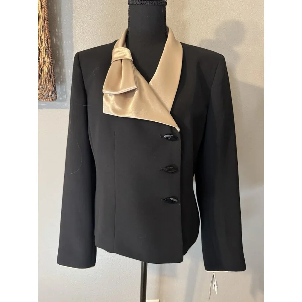 Le Suit this suit